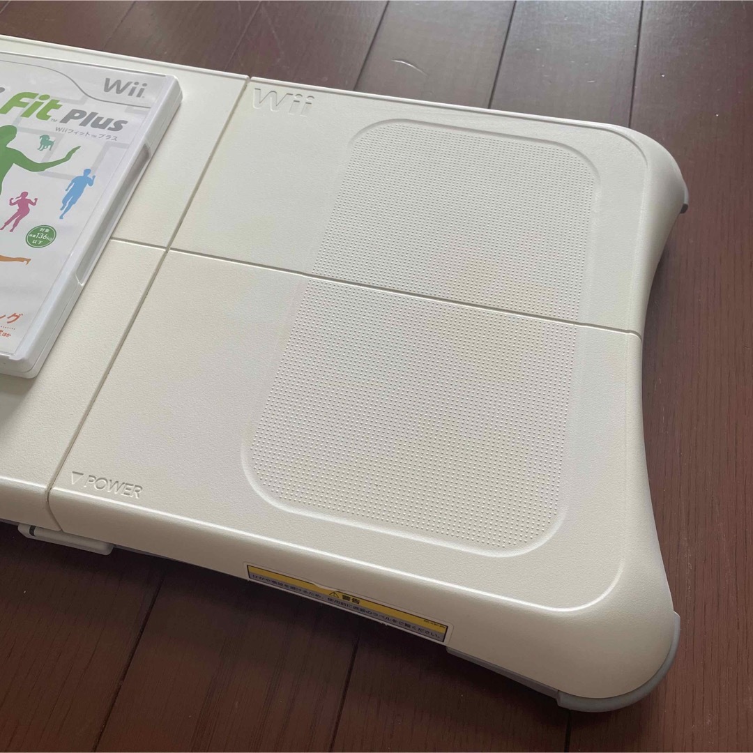 Wii(ウィー)のWii Fit Plus & バランスボード　セット エンタメ/ホビーのゲームソフト/ゲーム機本体(家庭用ゲームソフト)の商品写真