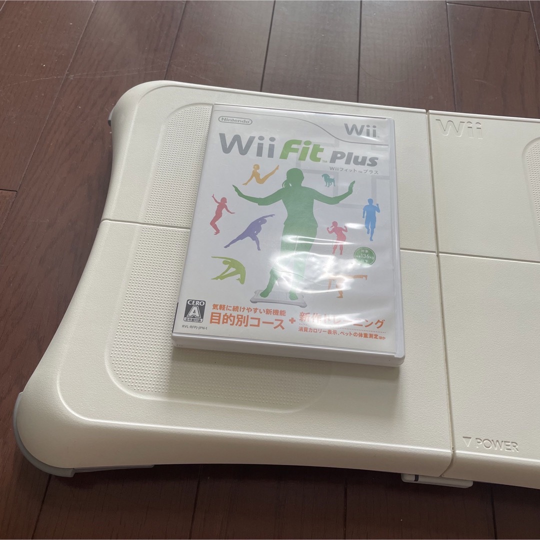 Wii(ウィー)のWii Fit Plus & バランスボード　セット エンタメ/ホビーのゲームソフト/ゲーム機本体(家庭用ゲームソフト)の商品写真