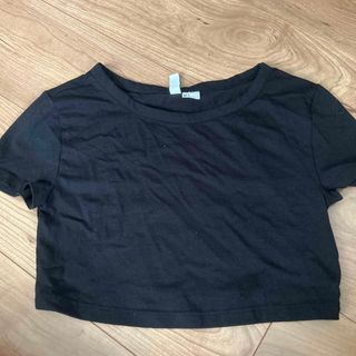 エイチアンドエム(H&M)のH&M 無地黒ショート丈トップス(Tシャツ(半袖/袖なし))