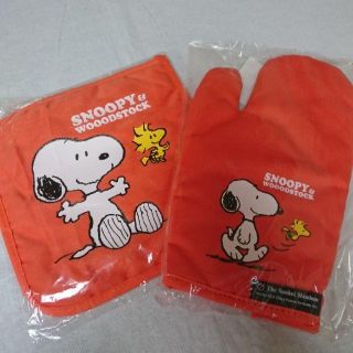 スヌーピー(SNOOPY)の$ LOVE $様専用スヌーピー・産経新聞ノベルティ・鍋つかみ２枚組・(収納/キッチン雑貨)