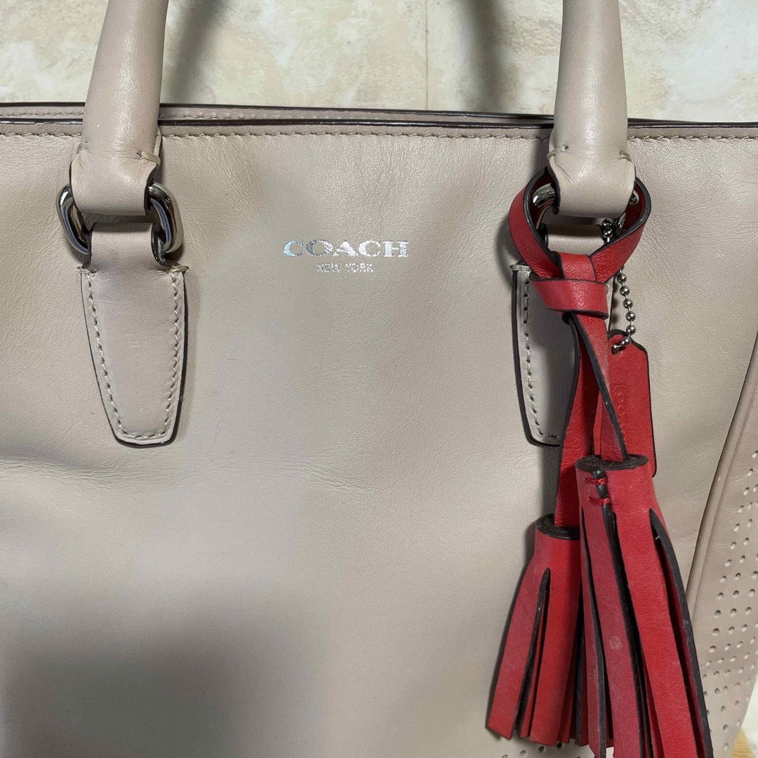 COACH(コーチ)の⭐︎COACH  パンチングレザーバック⭐︎ レディースのバッグ(ハンドバッグ)の商品写真