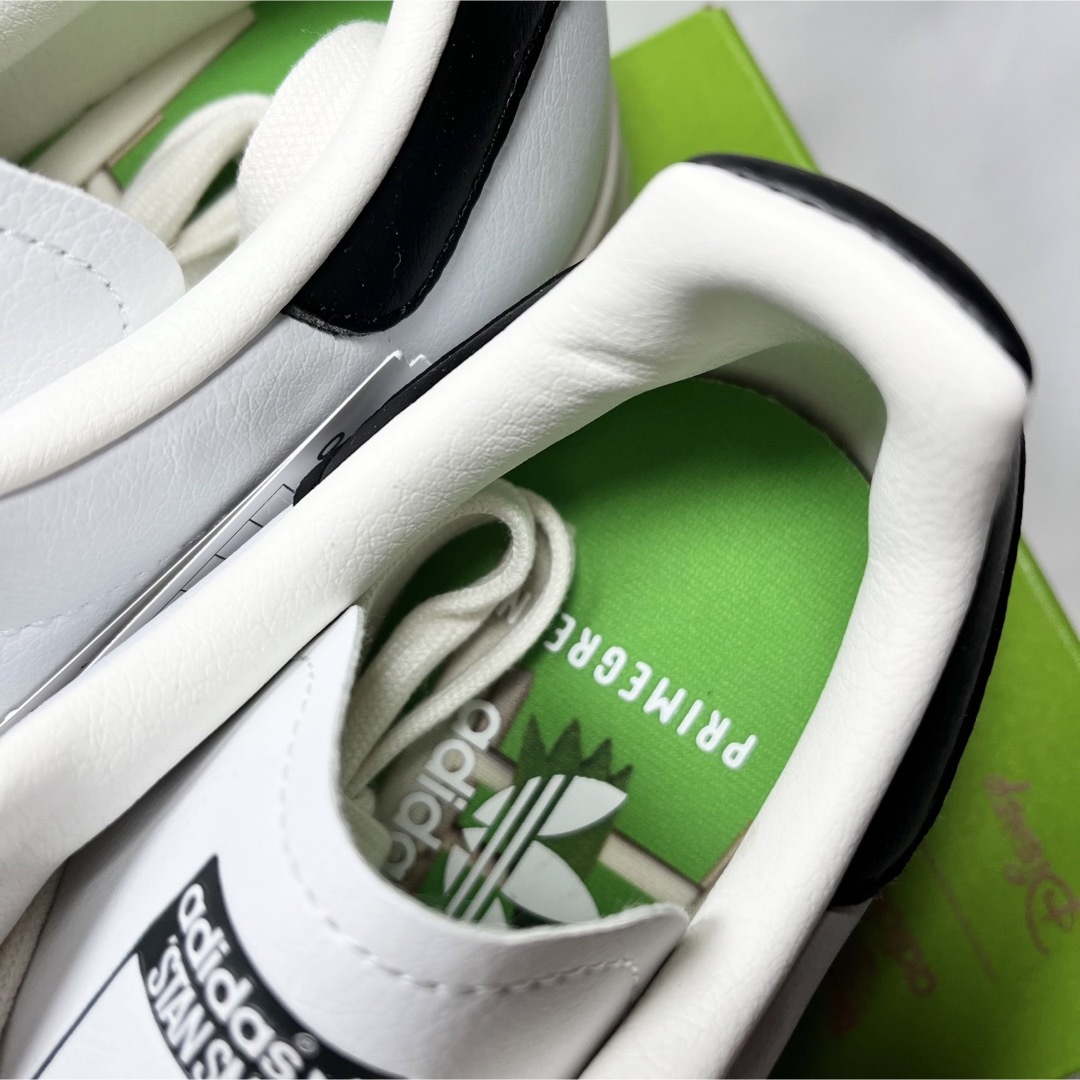 adidas(アディダス)の【新品】アディダス スタンスミス スニーカー カーミット ホワイト 黒 24.0 レディースの靴/シューズ(スニーカー)の商品写真