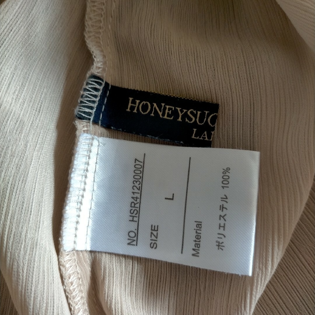 HONEYSUCKLE ROSE(ハニーサックルローズ)のHONEYSUCKLEROSE ブラウス シャツ　ベージュ　ハニーサックルローズ レディースのトップス(シャツ/ブラウス(半袖/袖なし))の商品写真