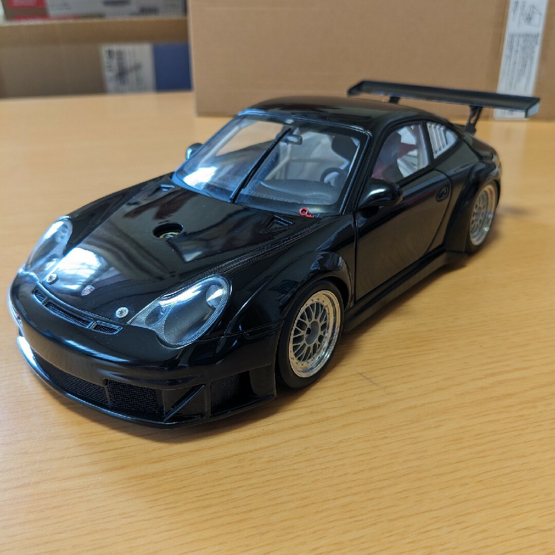 オートアート1/18  ポルシェ911(966)GT3 RSR 2005