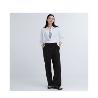 ユニクロ(UNIQLO)のUNIQLO ユニクロ　ワンタックワイドパンツ　XS(カジュアルパンツ)