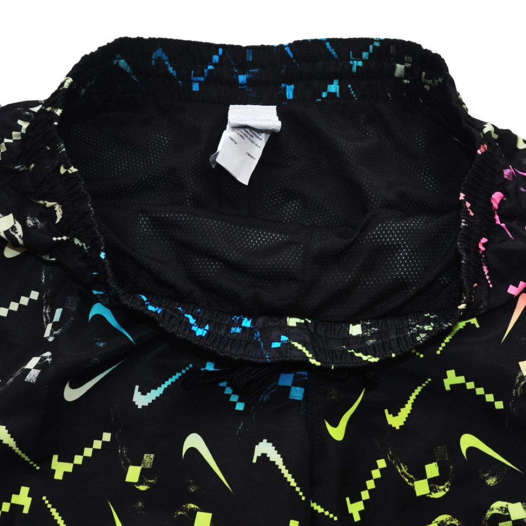 NIKE(ナイキ)のNIKE ナイキ　DIGITAL LOGO SWIM SHORTS  メンズの水着/浴衣(水着)の商品写真