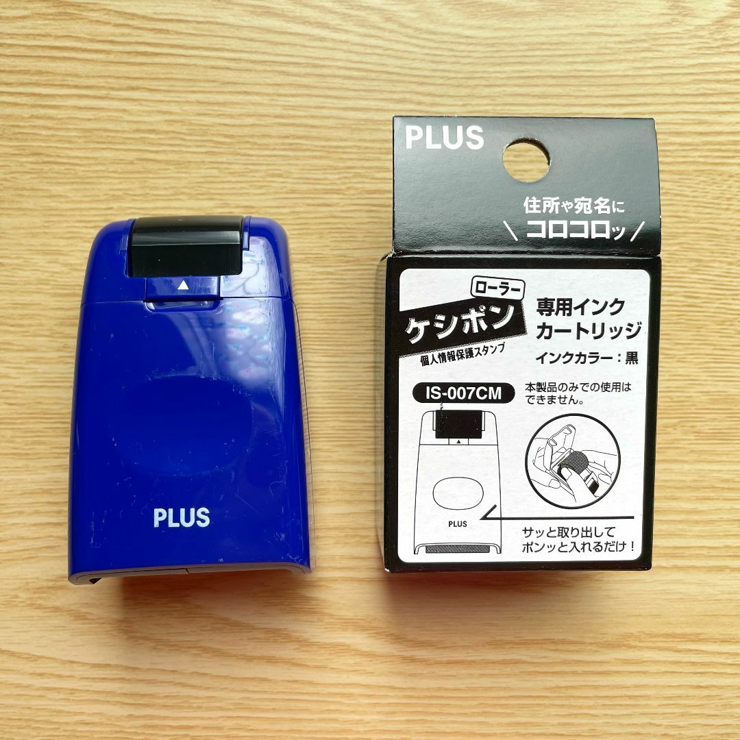 PLUS(プラス)のPLUS ローラーケシポン 本体＋付替用カートリッジ 個人情報保護スタンプ インテリア/住まい/日用品の文房具(印鑑/スタンプ/朱肉)の商品写真