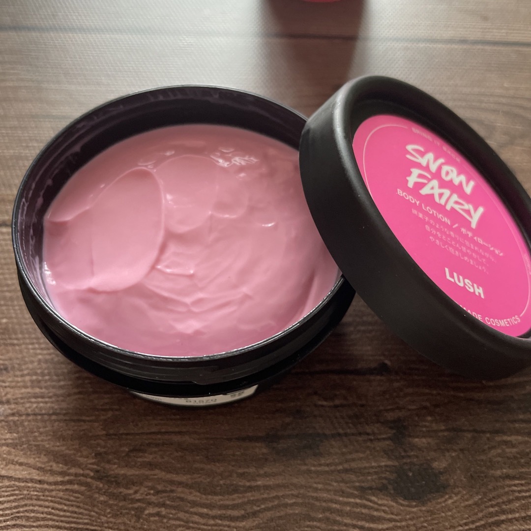 LUSH(ラッシュ)のLush シャワージェル&ボディローション コスメ/美容のボディケア(その他)の商品写真