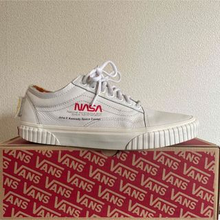 ヴァンズ 白スニーカーの通販 100点以上 | VANSを買うならラクマ