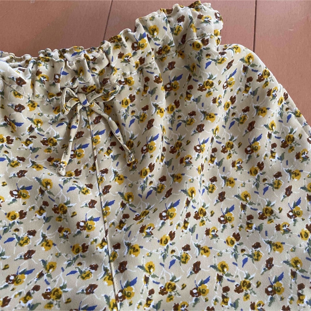 GU(ジーユー)のGU大人気の可愛い花柄パンツ キッズ/ベビー/マタニティのキッズ服女の子用(90cm~)(パンツ/スパッツ)の商品写真