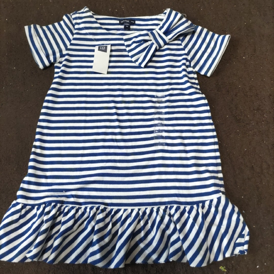 babyGAP(ベビーギャップ)のbabyGap 新品 タグ付　ボーダーワンピース　リボン キッズ/ベビー/マタニティのキッズ服女の子用(90cm~)(ワンピース)の商品写真