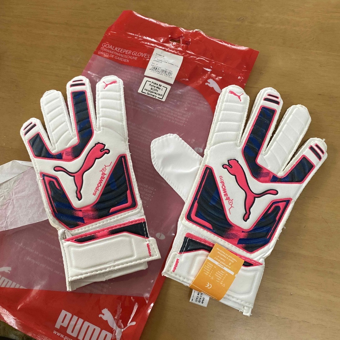 PUMA(プーマ)のプーマ　キーパーグローブ５号 スポーツ/アウトドアのサッカー/フットサル(その他)の商品写真