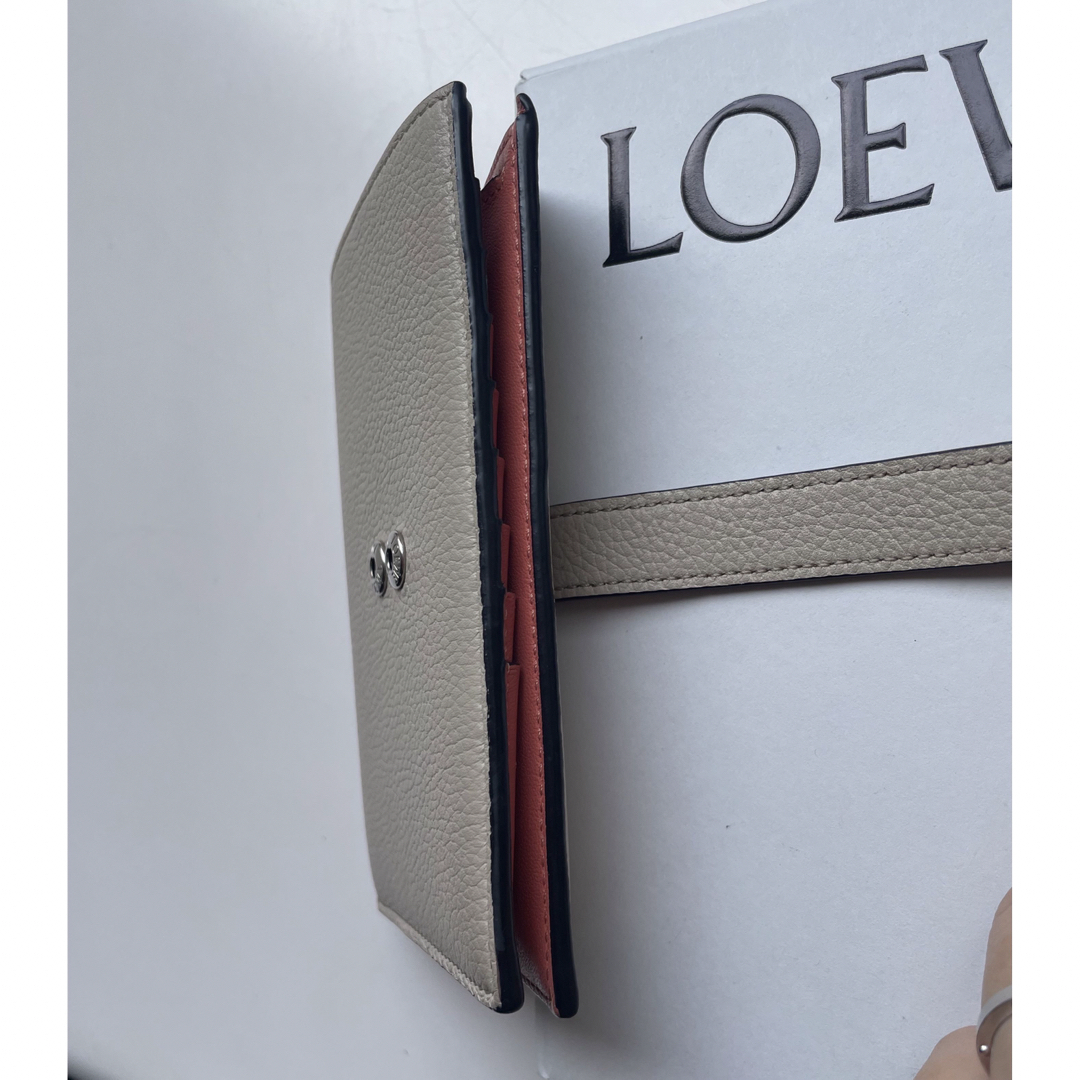 LOEWE(ロエベ)のLOEWE　ロエベ　ミディアムバーティカルウォレット　 レディースのファッション小物(財布)の商品写真