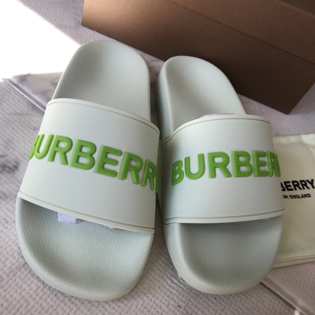 Burberry サンダル