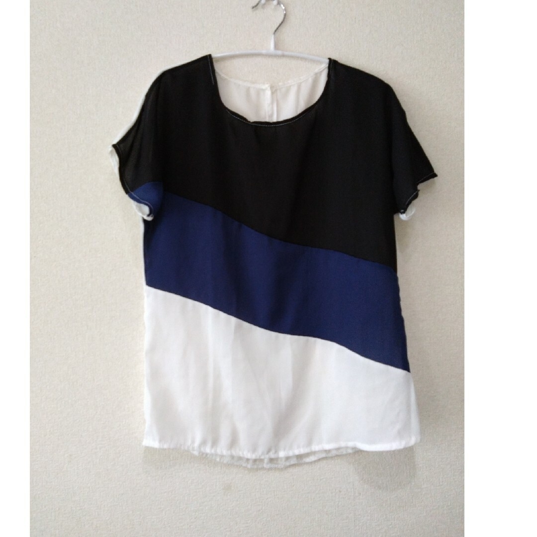 白✕黒✕ブルー　ブラウスカットソー レディースのトップス(シャツ/ブラウス(半袖/袖なし))の商品写真