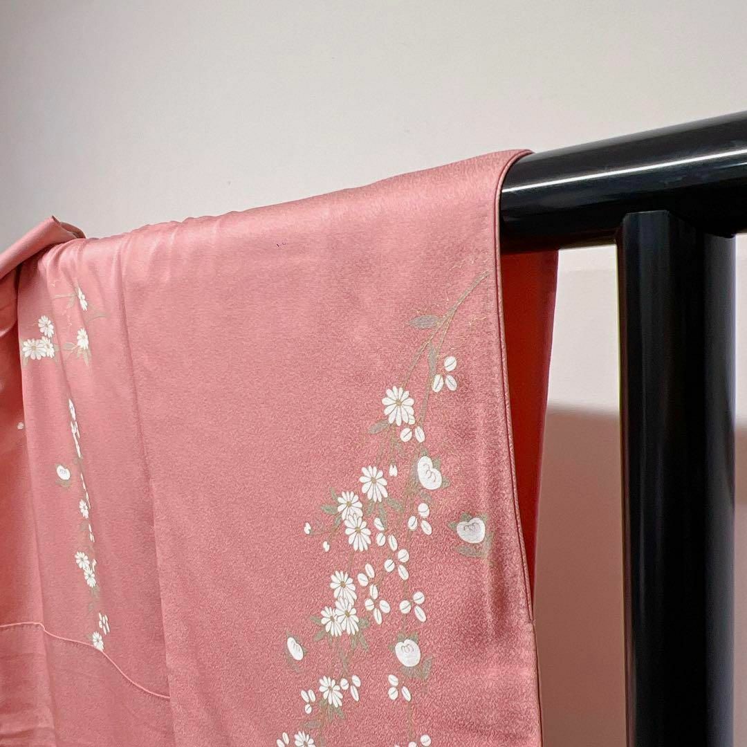 ピンク色地に金駒刺繍 枝垂れ花模様の訪問着 着物-