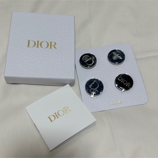 ディオール(Dior)の【新品未使用】Diorノベルティピンバッジ(ブローチ/コサージュ)