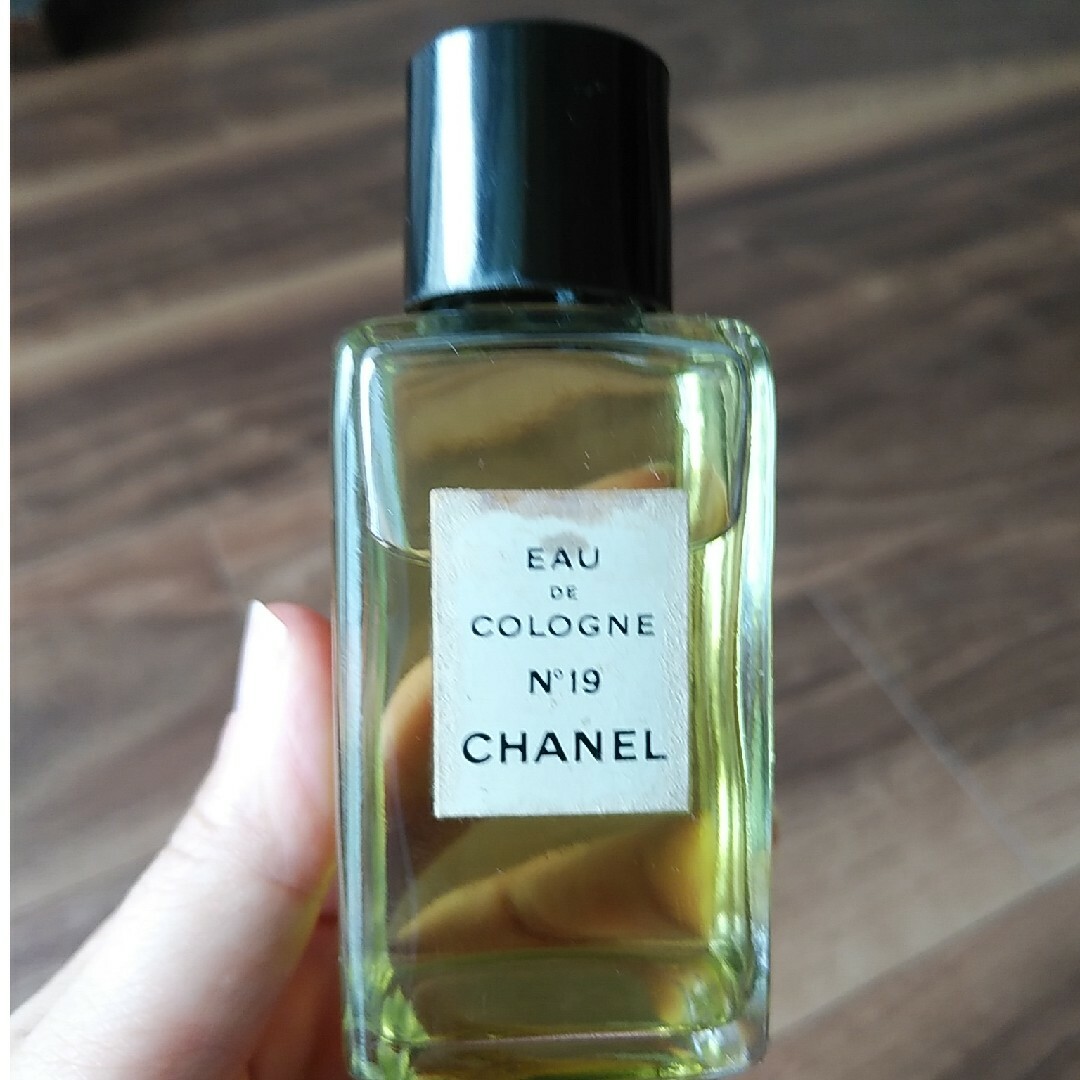 CHANEL(シャネル)のシャネル　香水　No.19 コスメ/美容の香水(その他)の商品写真