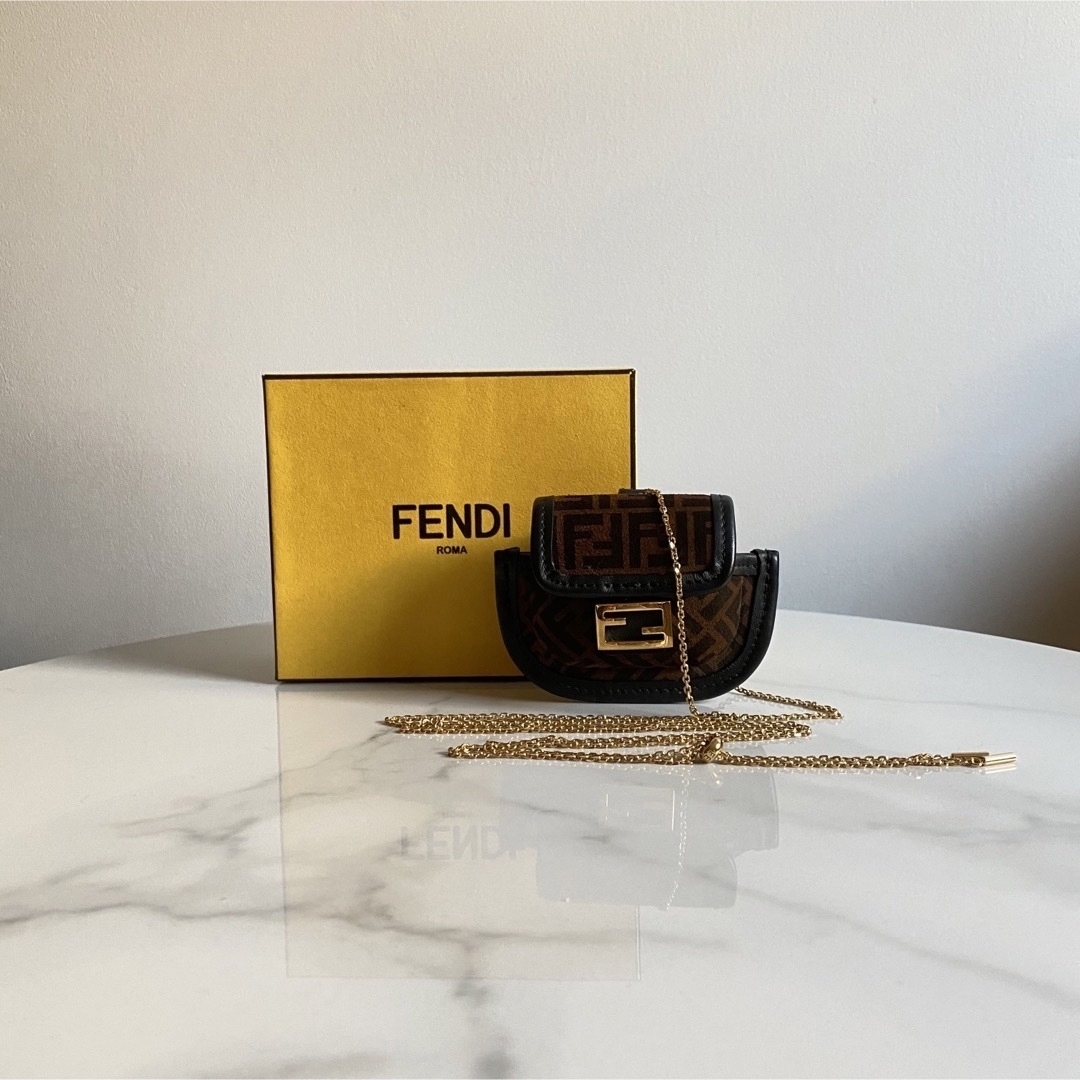 FENDI AirPods pro ケース　チェーン　ズッカ柄　ミニバッグ　ナノ