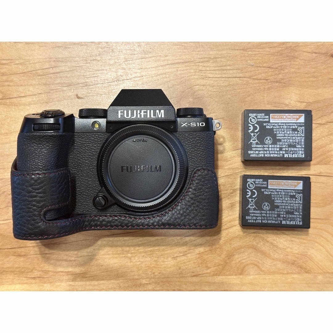 Fujifilm X-S10 バッテリー予備&ボディケース付きスマホ/家電/カメラ