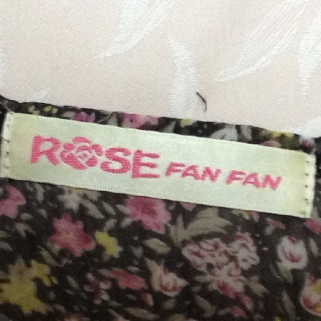 ROSE FANFAN(ローズファンファン)のローズファンファン★黒系・花柄チュニック・M レディースのトップス(チュニック)の商品写真