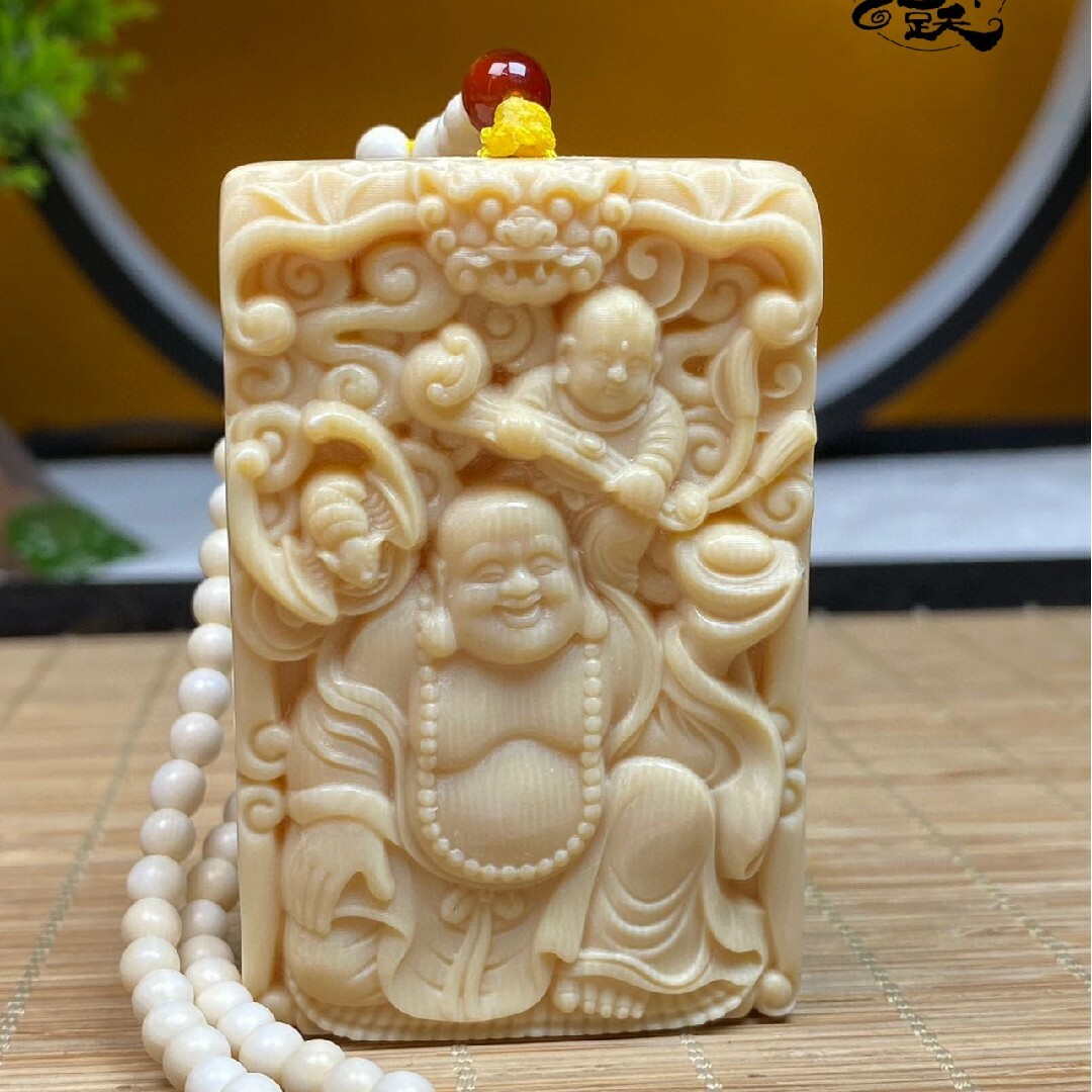 天然 モンマスの牙 精巧な彫刻 童子戯弥勒 ペンダントの通販 by