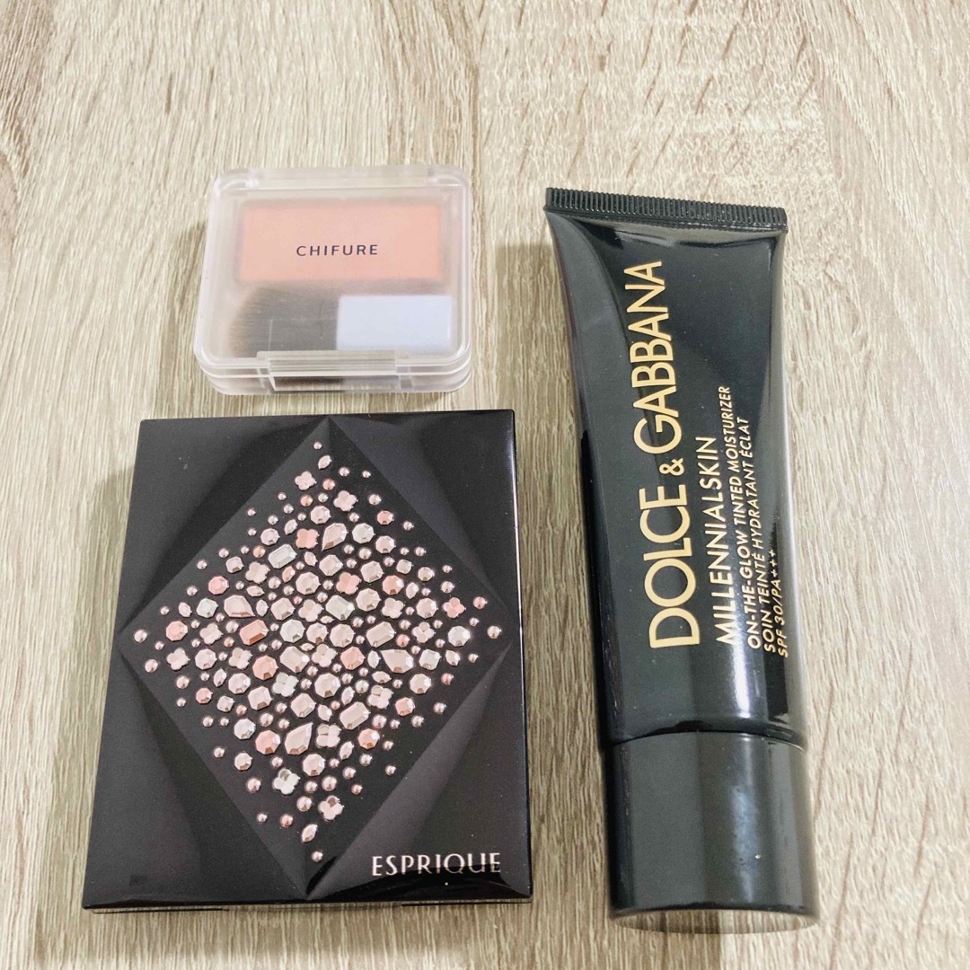 DOLCE & GABBANA BEAUTY(ドルチェアンドガッバーナビューティ)のドルチェ&ガッバーナ ファンデーション エスプリーク ちふれ チーク セット コスメ/美容のベースメイク/化粧品(ファンデーション)の商品写真