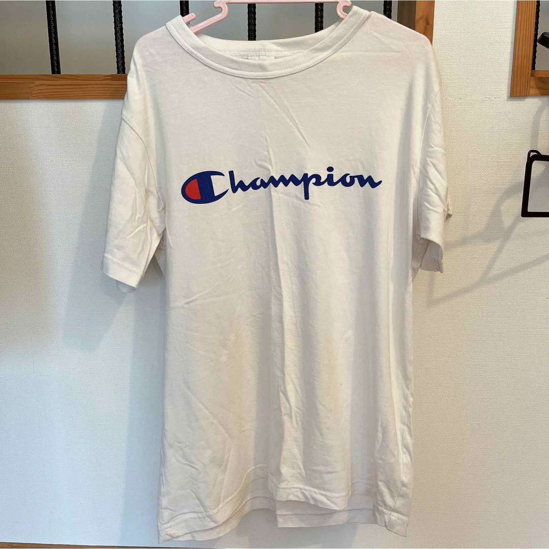 Champion(チャンピオン)のチャンピオン　白Tシャツ　ロゴ メンズのトップス(Tシャツ/カットソー(半袖/袖なし))の商品写真