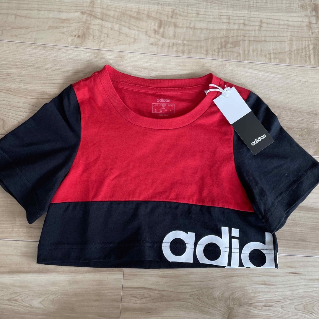 adidas(アディダス)の◾️adidas◾️ガールズ　Tシャツ　ショート丈　半袖　レッド　赤　120 キッズ/ベビー/マタニティのキッズ服女の子用(90cm~)(Tシャツ/カットソー)の商品写真