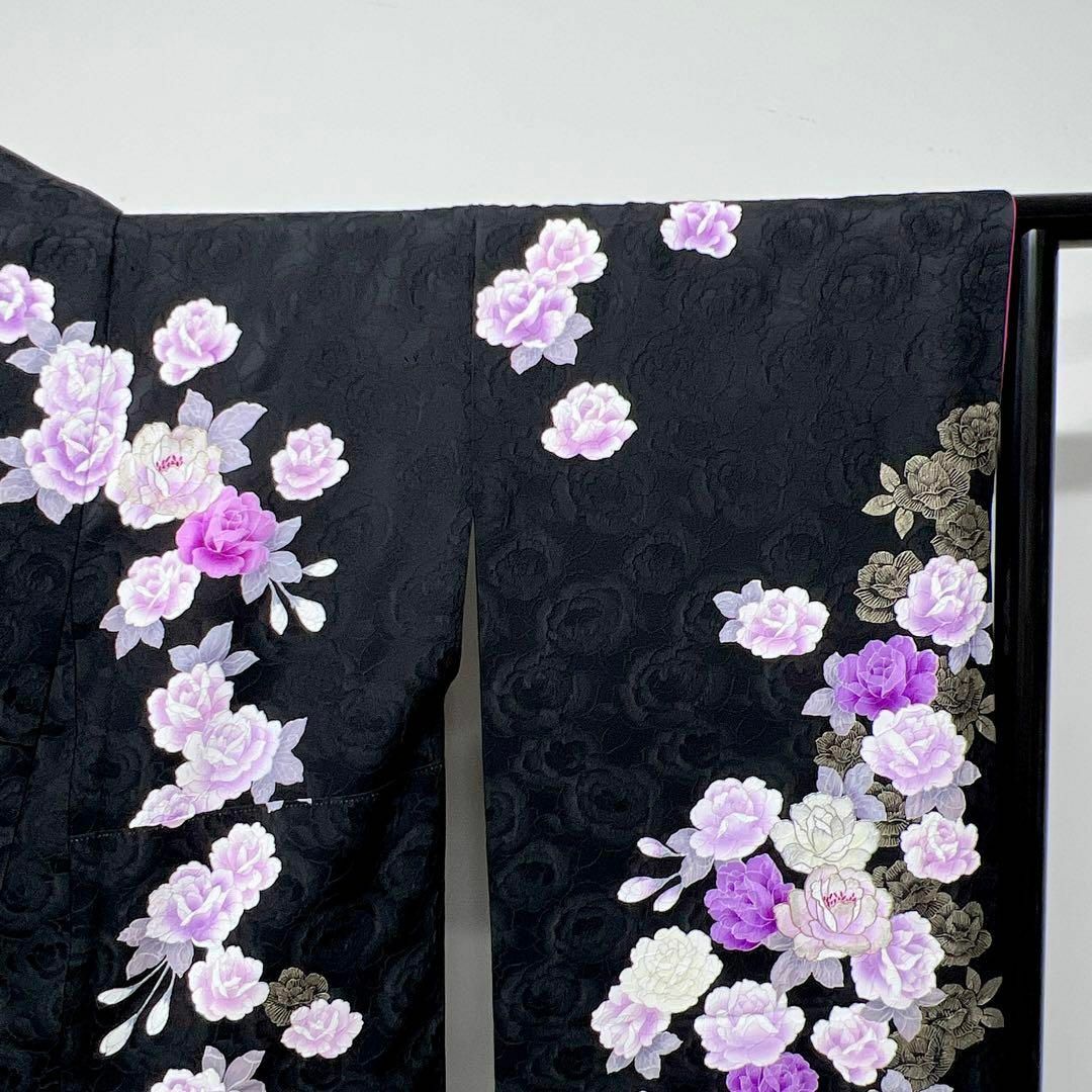 黒地に薔薇地紋、薔薇模様の振袖 金彩 銀彩 刺繍 着物-