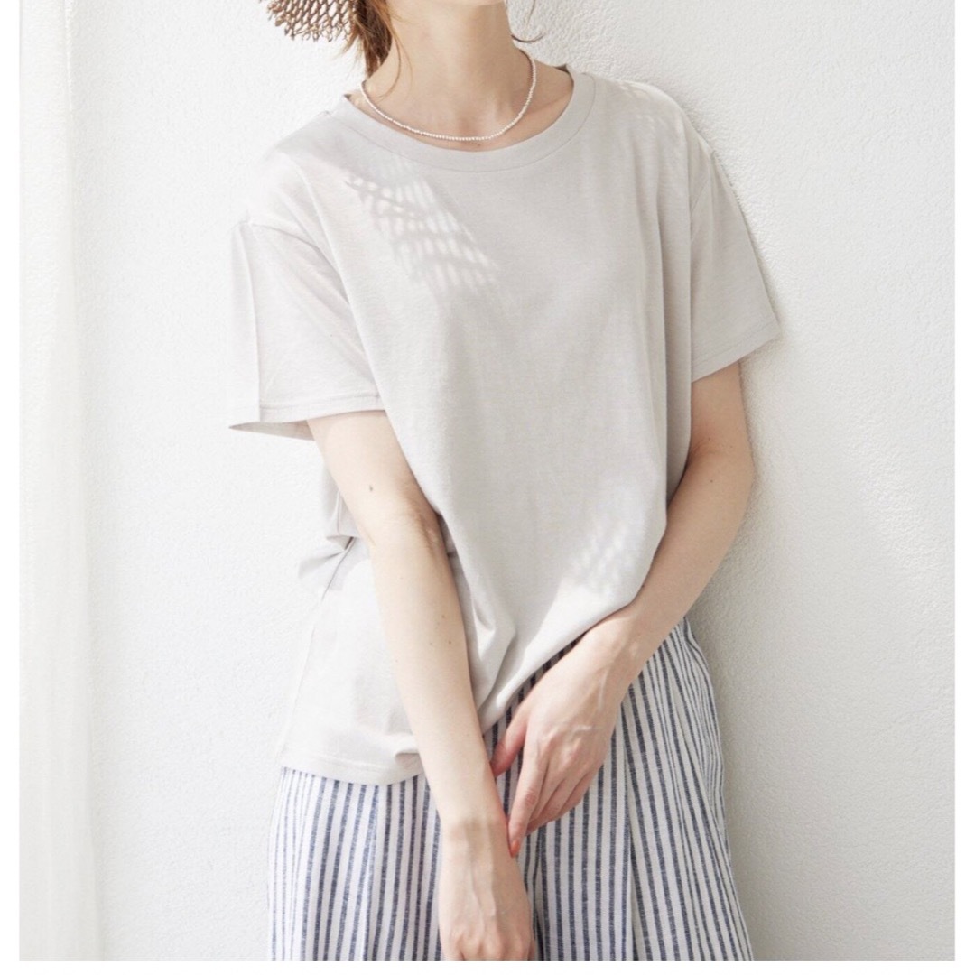 IENA(イエナ)の未使用　IENA SLOBE ベーシックTシャツM  グレーB レディースのトップス(Tシャツ(半袖/袖なし))の商品写真
