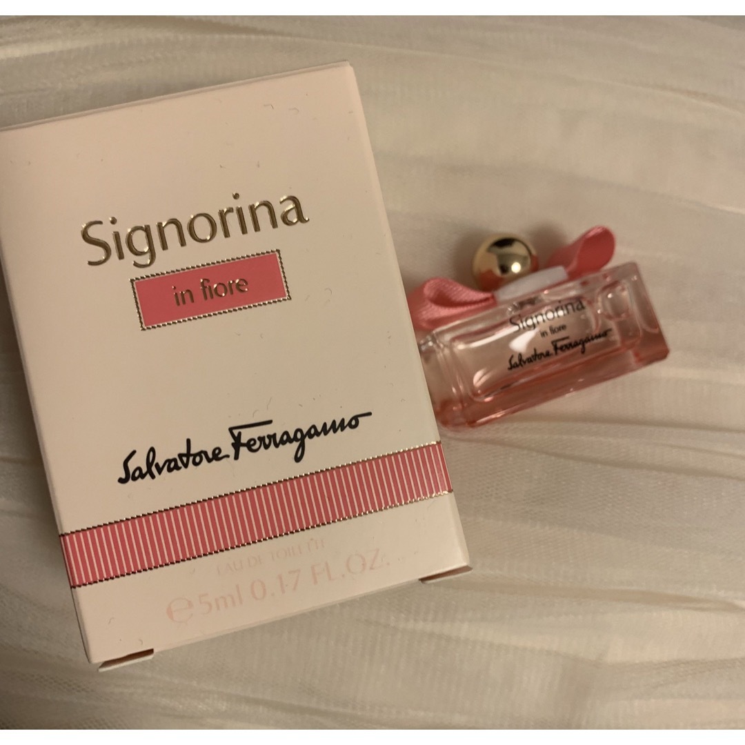 Salvatore Ferragamo(サルヴァトーレフェラガモ)のサルヴァトーレフェラガモ　シニョリーナ インフィオーレ オーデトワレ 5ml コスメ/美容の香水(香水(女性用))の商品写真