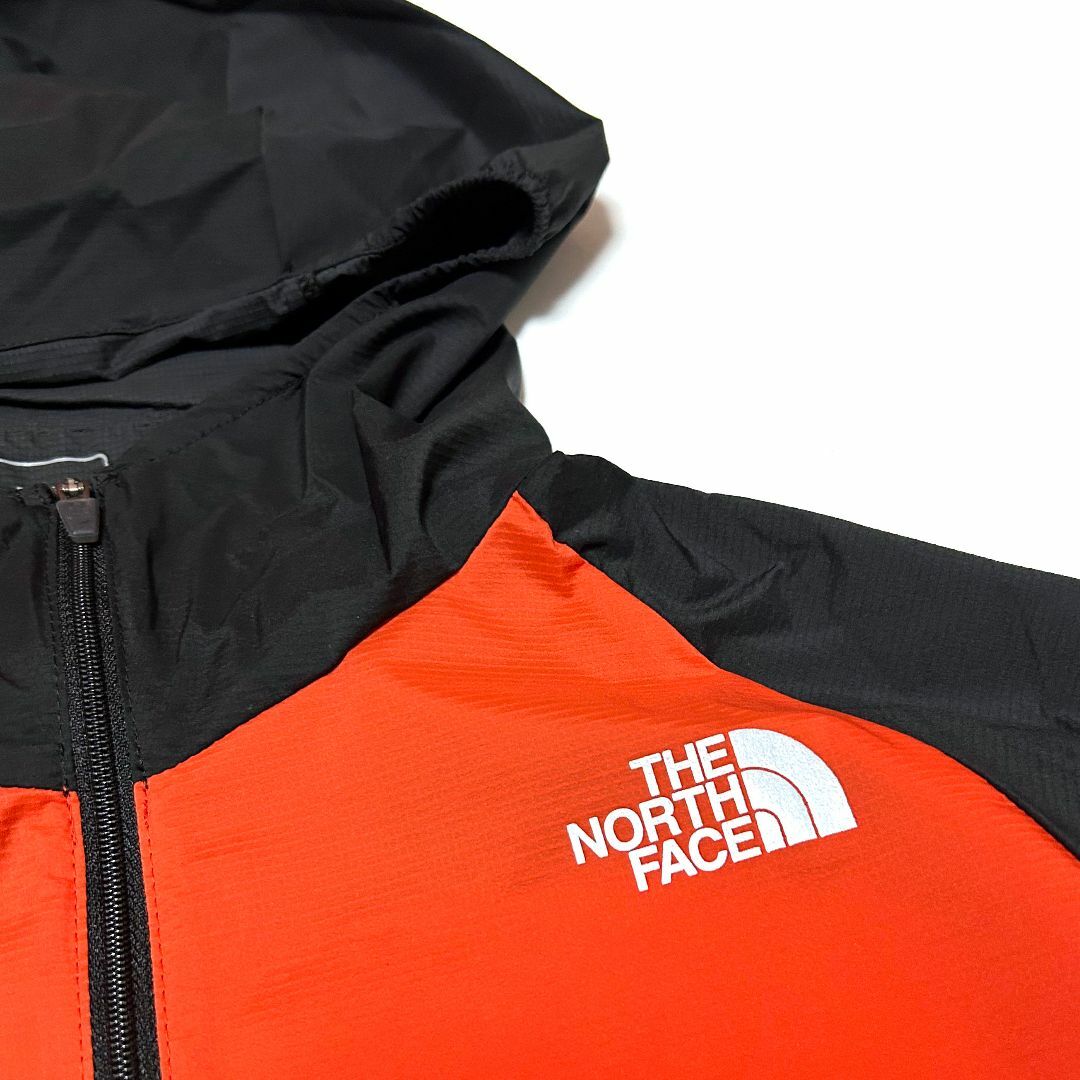 THE NORTH FACE(ザノースフェイス)の新品　Sサイズ　ノースフェイス　スワローテイルベントフーディ　ブラック　レッド メンズのジャケット/アウター(ナイロンジャケット)の商品写真