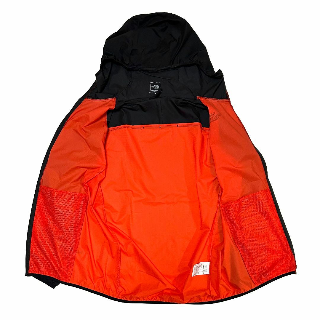 THE NORTH FACE(ザノースフェイス)の新品　Sサイズ　ノースフェイス　スワローテイルベントフーディ　ブラック　レッド メンズのジャケット/アウター(ナイロンジャケット)の商品写真