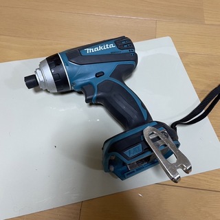 マキタ(Makita)のマキタ　インパクトドライバー 18v(工具)