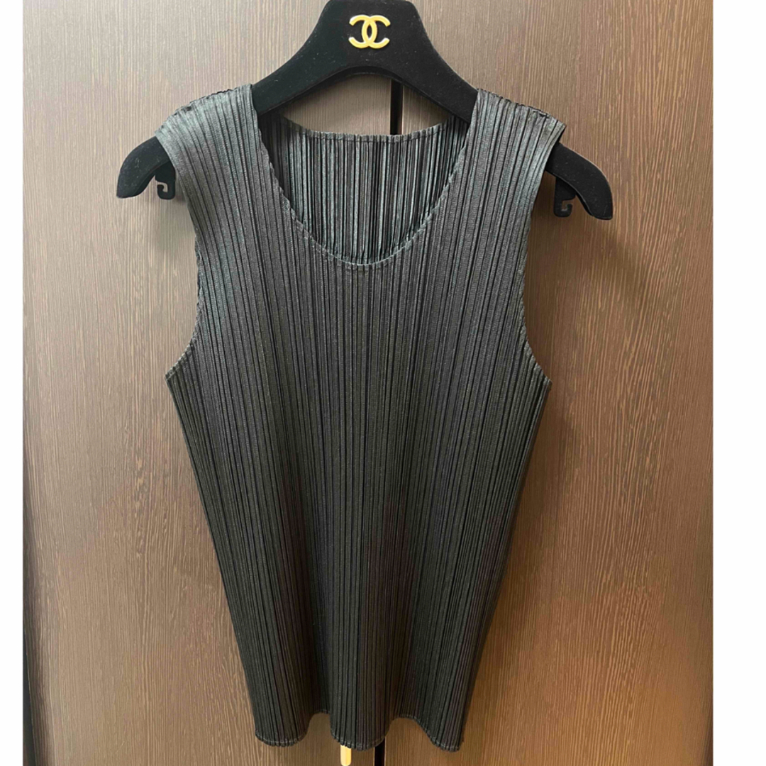 値頃 美品 プリーツプリーズ ノースリーブシャツ 黒 Tシャツ