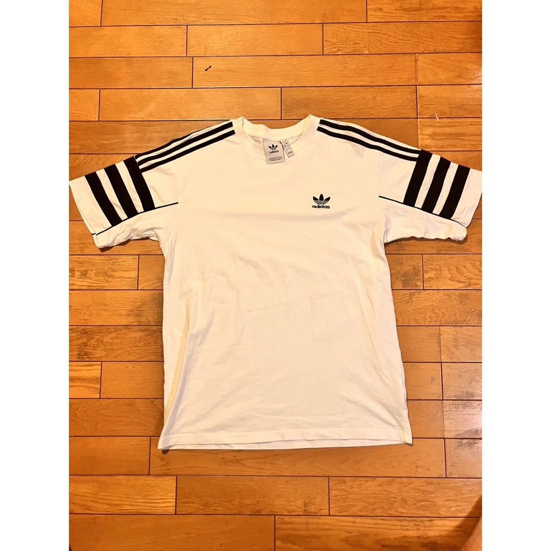 adidas(アディダス)のadidas アディダス　Tシャツ　白色 メンズのトップス(Tシャツ/カットソー(半袖/袖なし))の商品写真