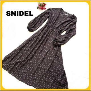 スナイデル(SNIDEL)の⭐︎美品⭐︎SNIDEL フレアワンピース　総柄　花柄　レディース(ロングワンピース/マキシワンピース)