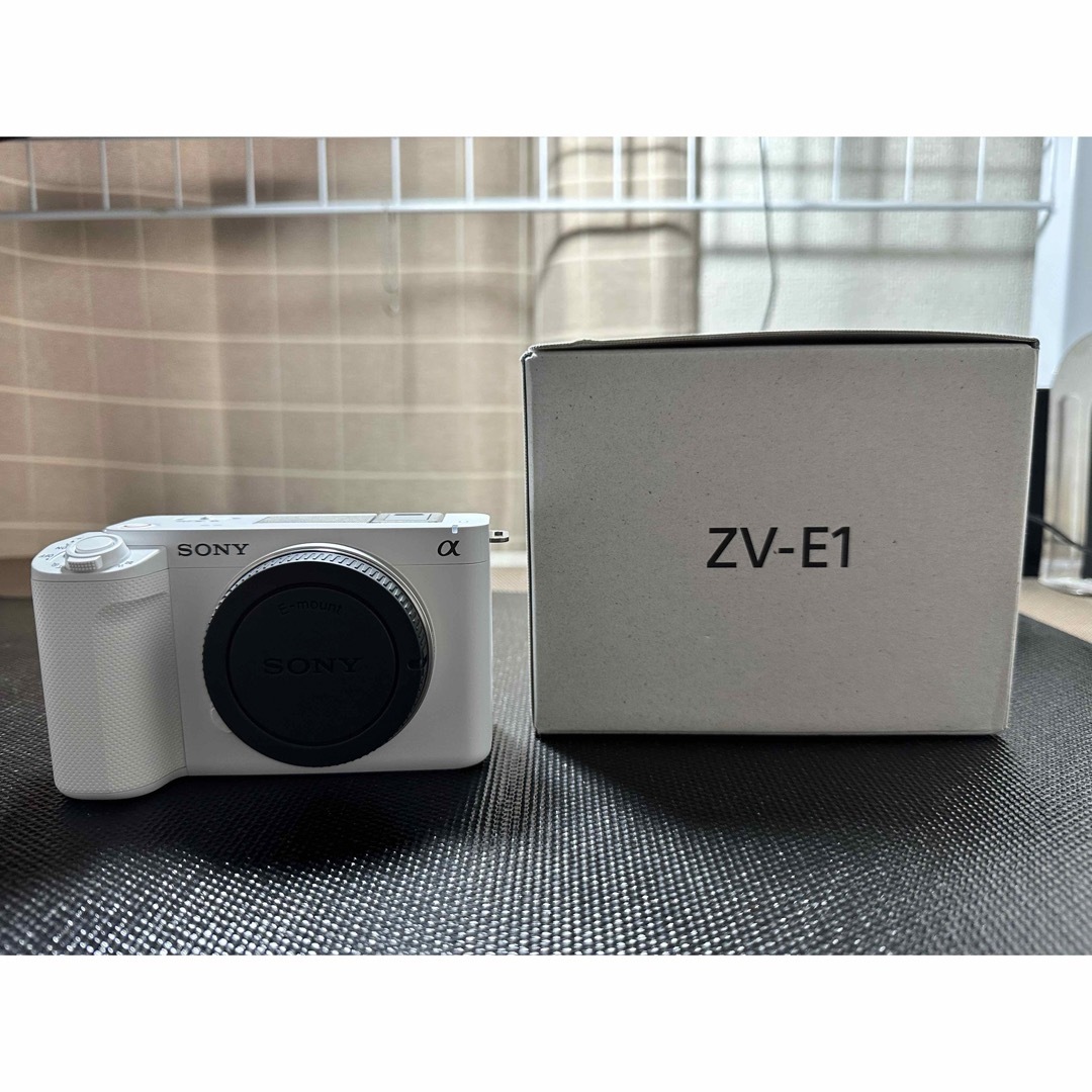 SONY - 新品未使用 SONY 白 VLOG ZV-E1 ボディ ミラーレス一眼 SONY - 新品未使用 SONY 白 VLOG ZV-E1 ボディ ミラーレス一眼