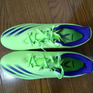 アディダス(adidas)のフットサルシューズ(スニーカー)