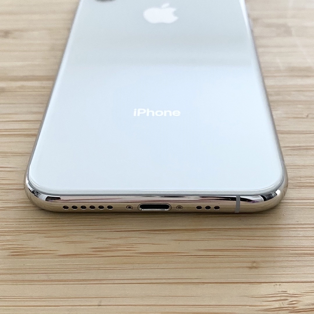 ⭐️格安セール⭐️iPhoneXS本体 シルバー 64GB 美品 ケースつき-