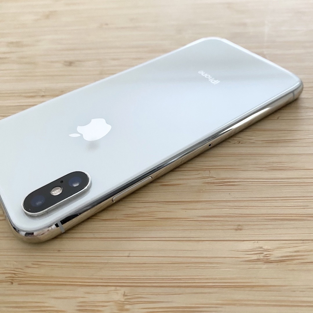 ⭐️格安セール⭐️iPhoneXS本体 シルバー 64GB 美品 ケースつき-