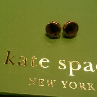 ケイトスペードニューヨーク(kate spade new york)のkate spade ルビー色ピアス(ピアス)