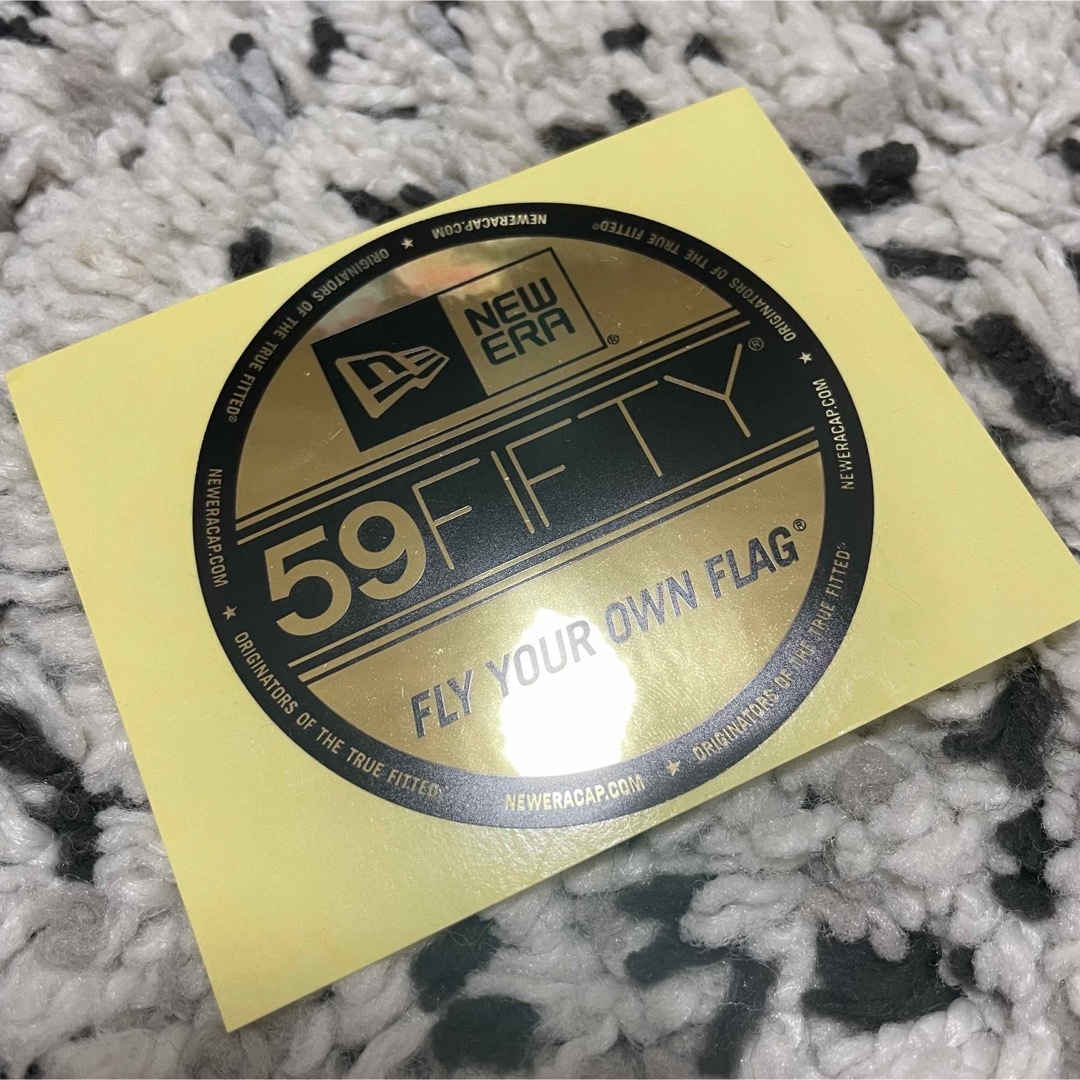 未使用非売品!ニューエラステッカーシール FLY YOUR OWN FLAG | フリマアプリ ラクマ