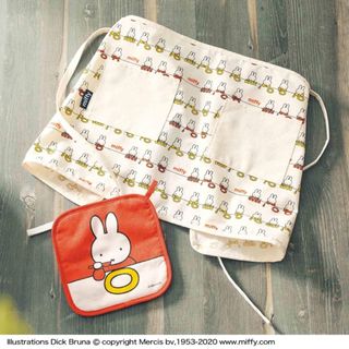 非売品 ミッフィーの腰巻きエプロン&鍋敷き