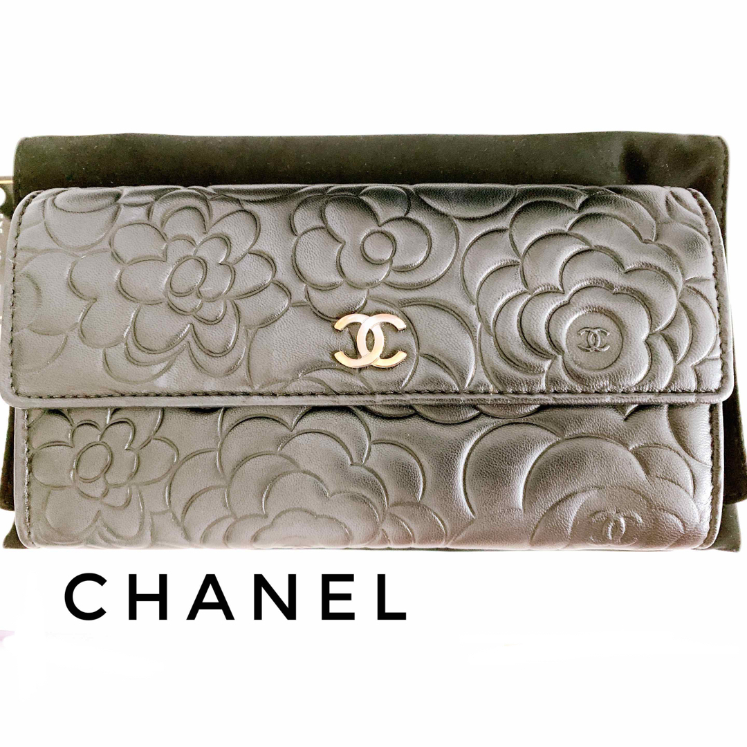 CHANEL(シャネル)の新品未使用　CHANEL シャネル小銭入れ付き２つ折り長財布カメリア型押し  レディースのファッション小物(財布)の商品写真