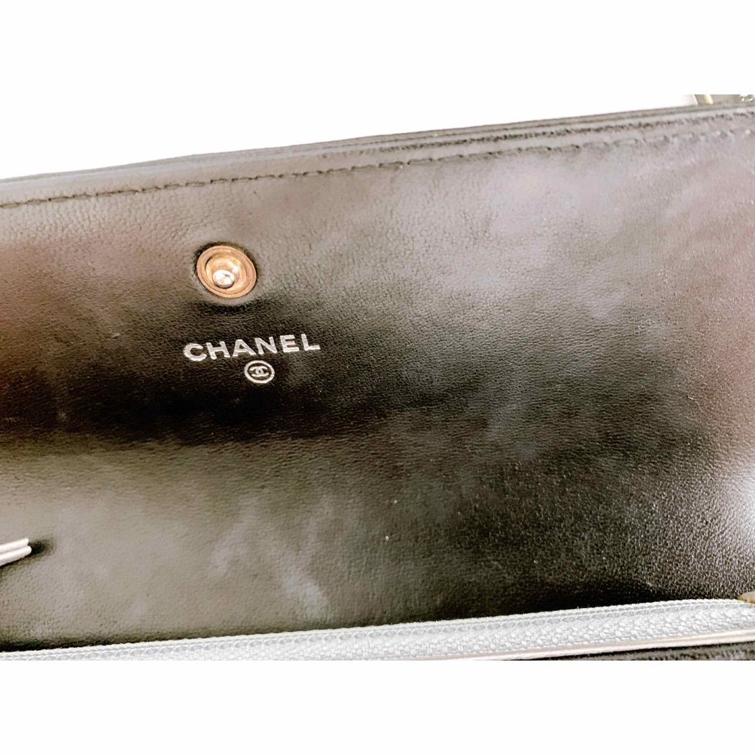 CHANEL(シャネル)の新品未使用　CHANEL シャネル小銭入れ付き２つ折り長財布カメリア型押し  レディースのファッション小物(財布)の商品写真