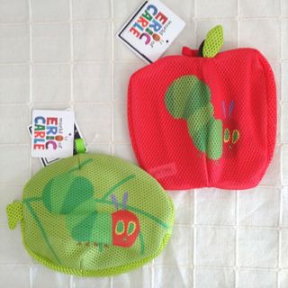 エリックカール(ERIC CARLE)のはらぺこあおむし ランドリーポーチ りんご&葉っぱ 2種類セット 新品 タグ付き(キャラクターグッズ)