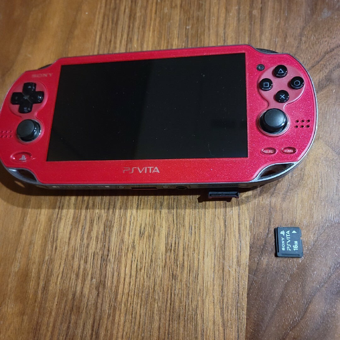 プレイステーションVita　　コズミックレッド　PCH-1000 3