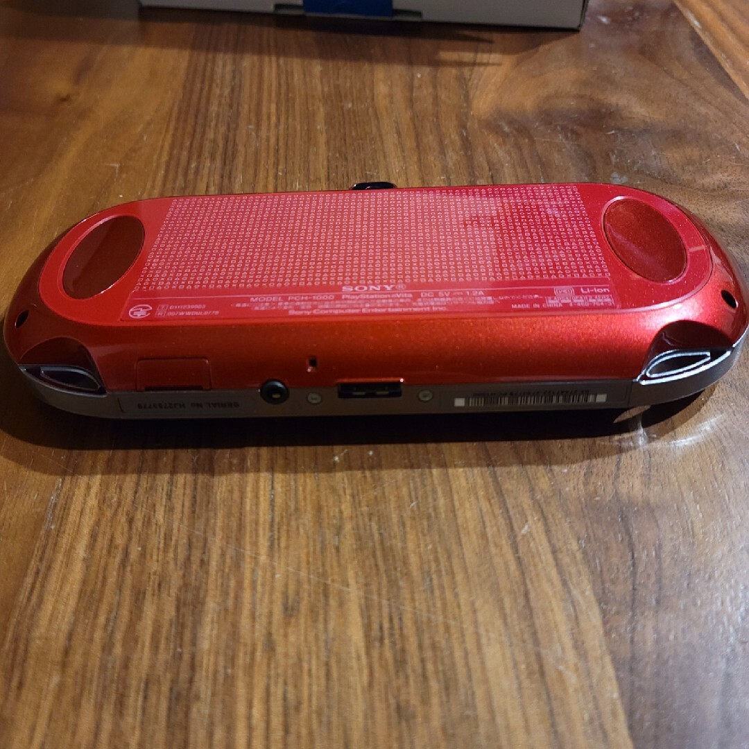 プレイステーションVita　　コズミックレッド　PCH-1000 5